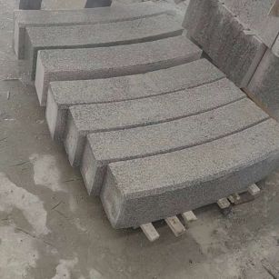 白城芝麻白弧形路牙石