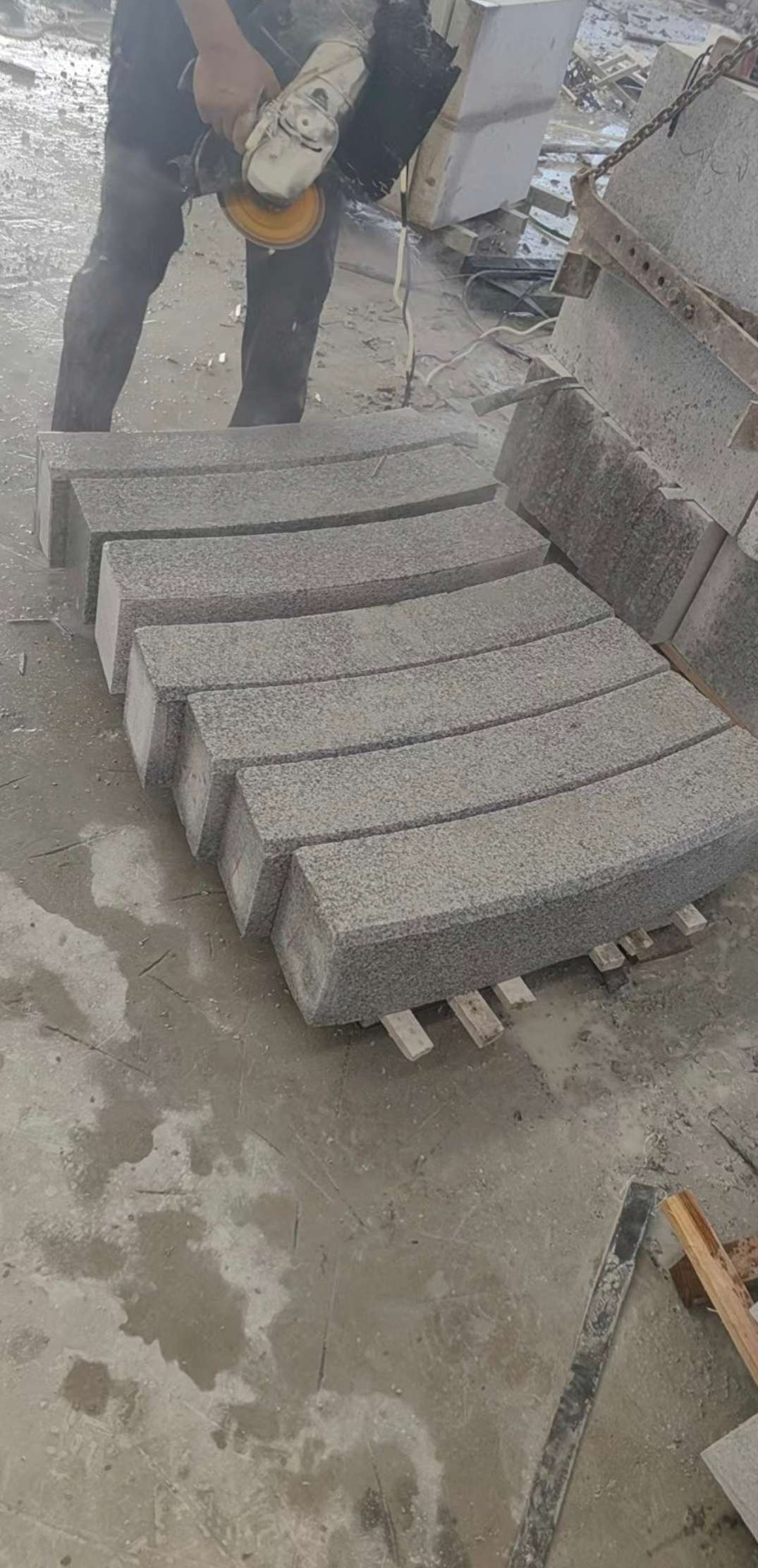 白城芝麻白弧形路牙石
